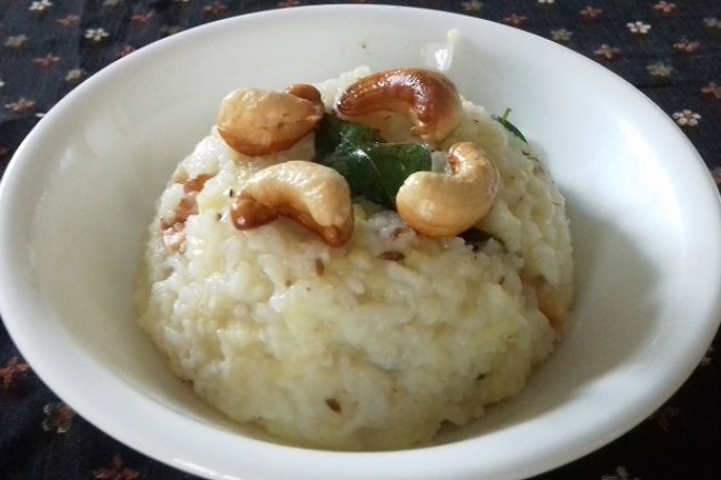 Ven Pongal Recipe | Khara Pongal Recipe | Coconut Chutney